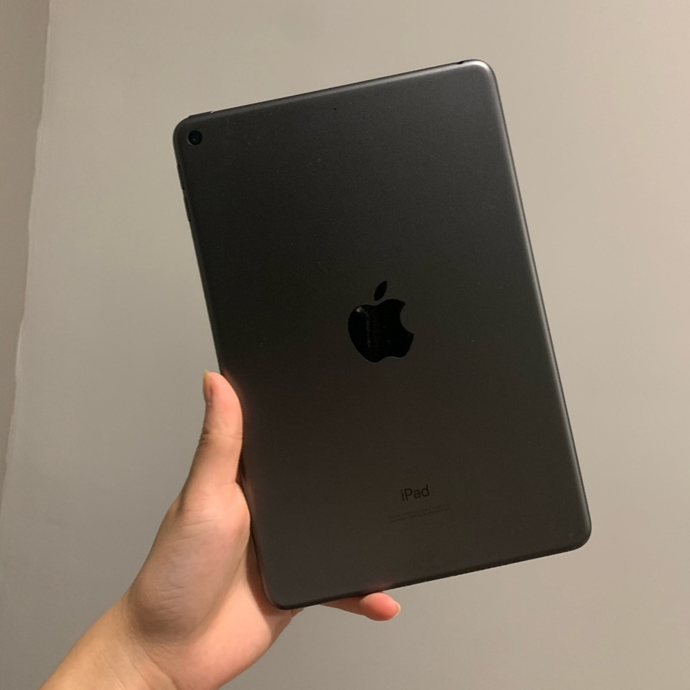 Apple iPad Mini 5th Generation 64 GB WiFi in Space Gray